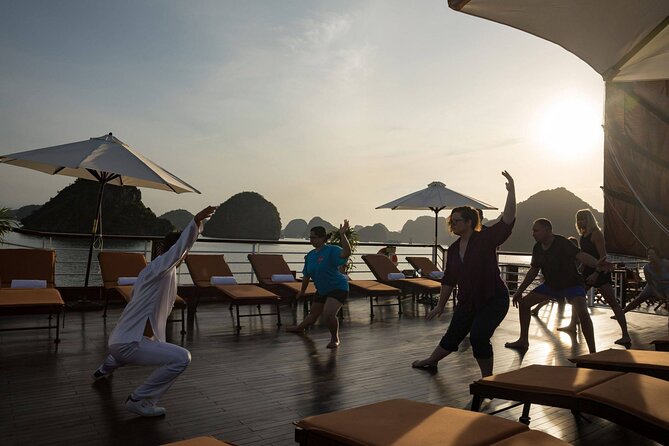 Discover Ha Long Bay in 2 Days and 1 Night Cruise Experience - Day one: from Hanoi to the water