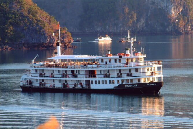 Emeraude Cruise 2 days 1 night Ha Long Bay Tour - Key details at a glance