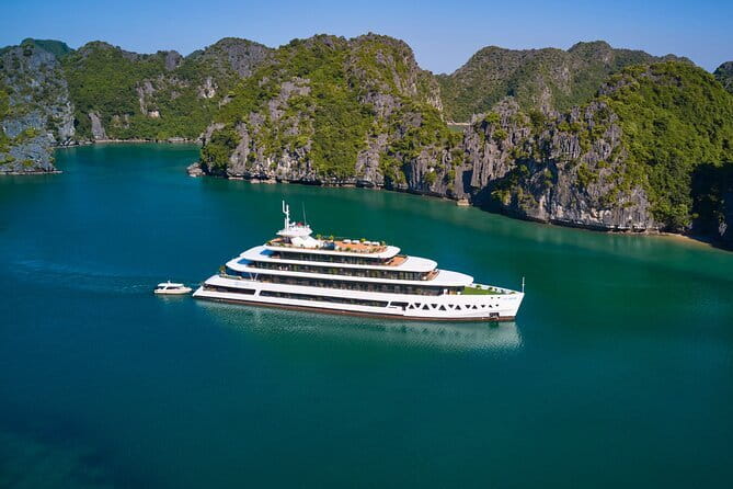 Emeraude Cruise 2 days 1 night Ha Long Bay Tour - Brunch and the final cruise past famous formations
