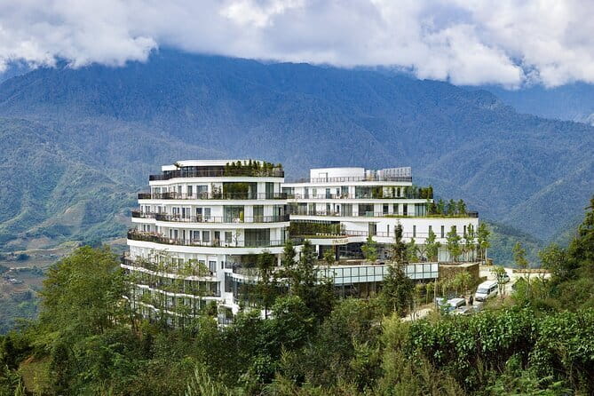 Erina Cruise 5-star cruise 2 day visit Lan Ha Bay private balcony - Dinner, service, and the onboard rhythm