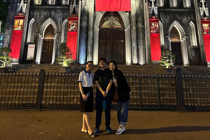 (Evening) HANOI CUSTOMIZED Walking Tour - The weekend night market after 7 pm