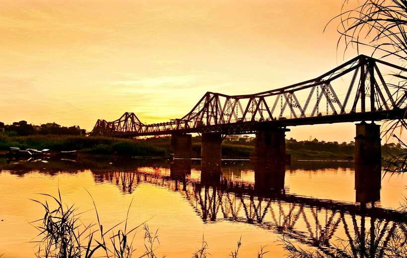 Explore Hanoi Old City By Cycling Tour With Small Groups - Why this bike tour shows you more than a walking route