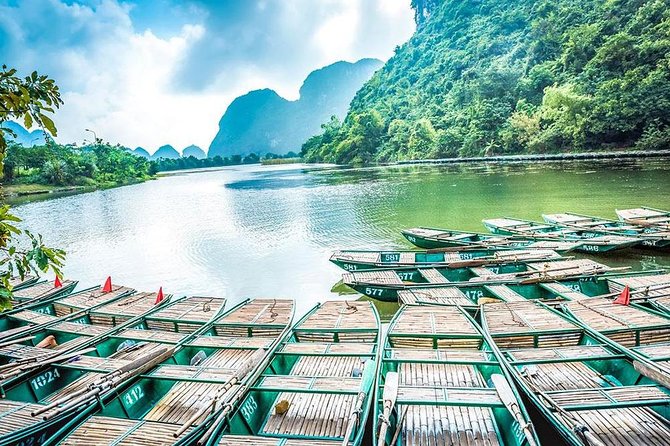 Exploring Bai Dinh Pagoda -Trang An -Mua Cave with Buffet Lunch 1 Day From Hanoi - A buffet lunch with Ninh Binh specialties