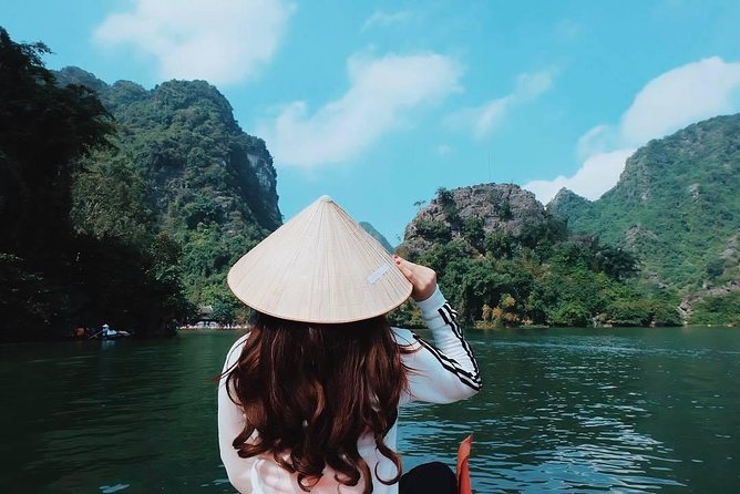 Exploring Bai Dinh Pagoda -Trang An -Mua Cave with Buffet Lunch 1 Day From Hanoi - The pace, group size, and guide service
