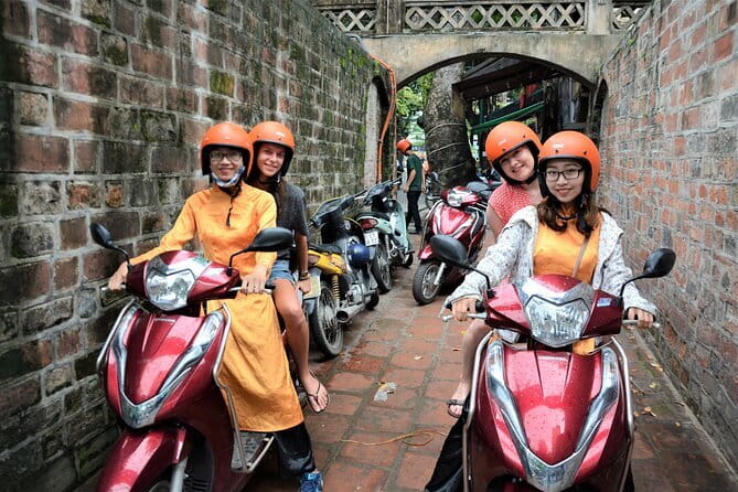 Flavors of Hanoi A Jeep Tour for Food Lovers - Pho variations and Hanoi’s evening streets