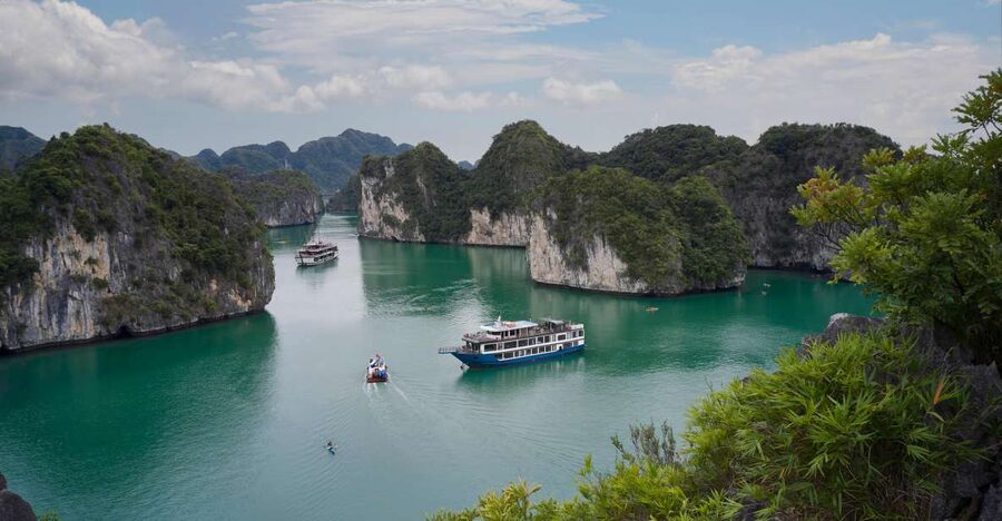 From Halong: 2 Days / 1 night with Halong - Lan Ha tour - Lunch with the limestone islands outside your window