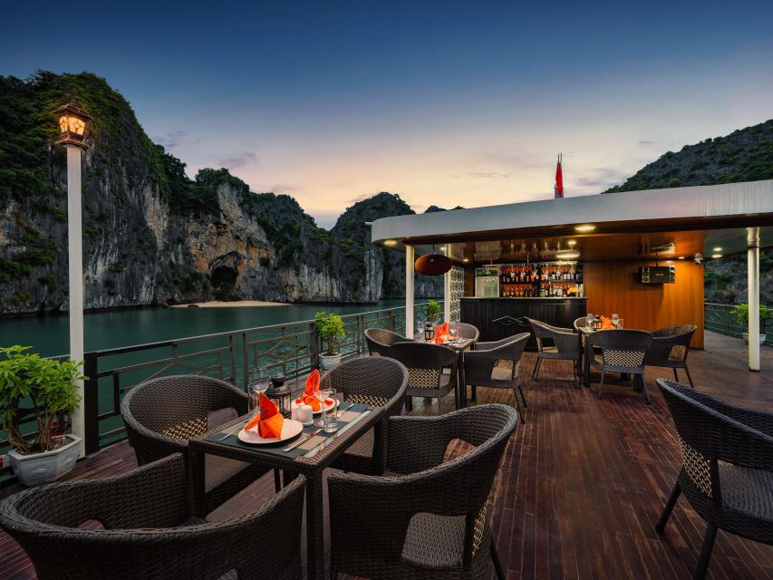 From Halong: 2 Days / 1 night with Halong - Lan Ha tour - Kayaking and swimming around Ong Cam