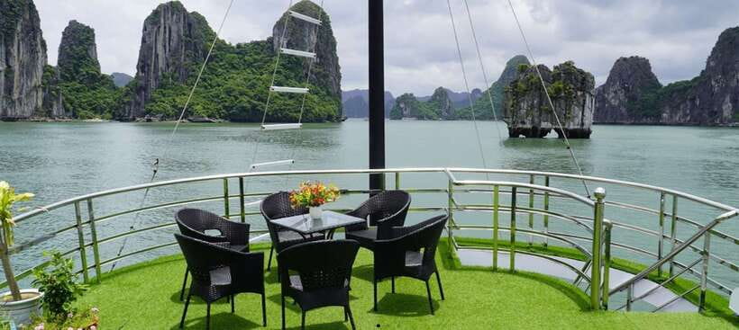 From Hanoi: 1 -Day Halong Bay Cruise With Big & Small Groups - Boarding at Tuan Chau and the five-hour cruise