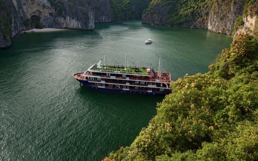 From Hanoi: 2-Day Halong and Lan Ha Bay La Pandora Cruise - Sunrise and the early visit to Dark and Bright Cave