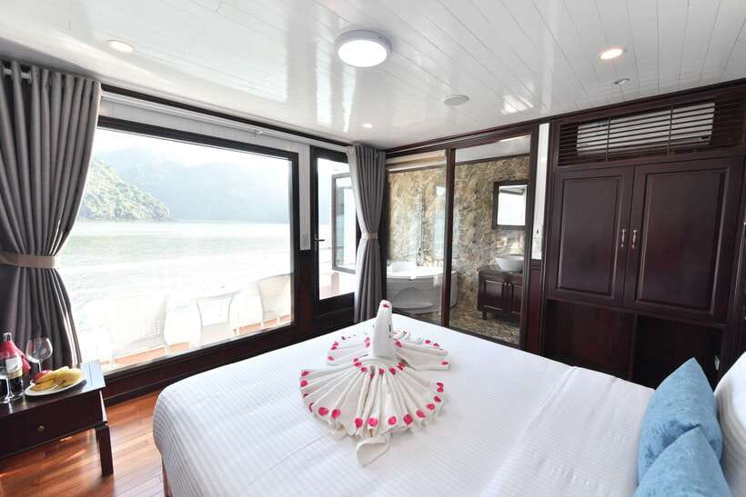 From Hanoi: 2-Day Halong Sapphire Cruise with Balcony Cabin - Why an overnight cruise works better than a rushed bay visit