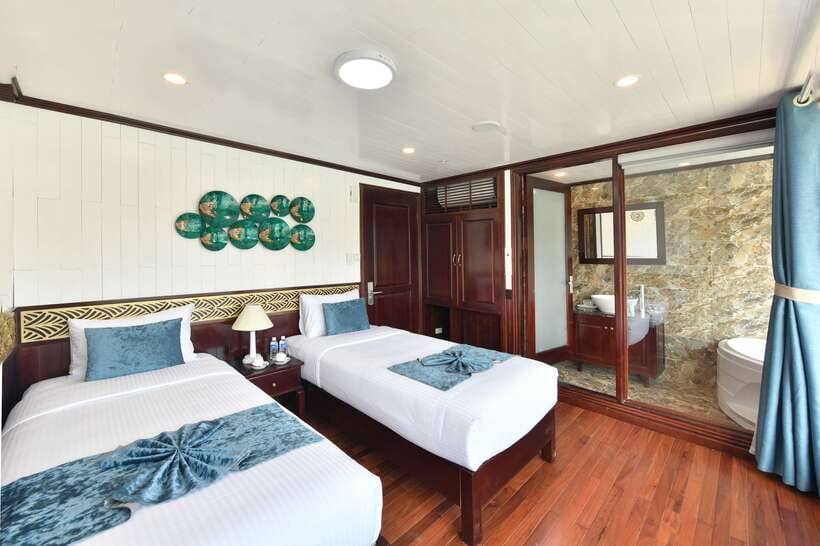 From Hanoi: 2-Day Halong Sapphire Cruise with Balcony Cabin - Afternoon sailing through Halong and Lan Ha Bays