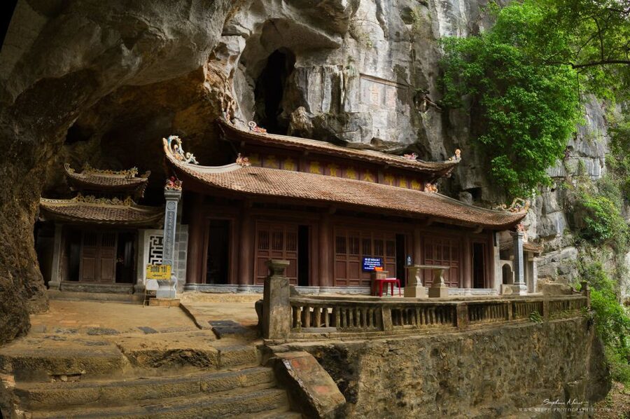 From Hanoi: 2-Day Ninh Binh Tour with Accommodation & Meals - Meeting a three-generation Vietnamese family
