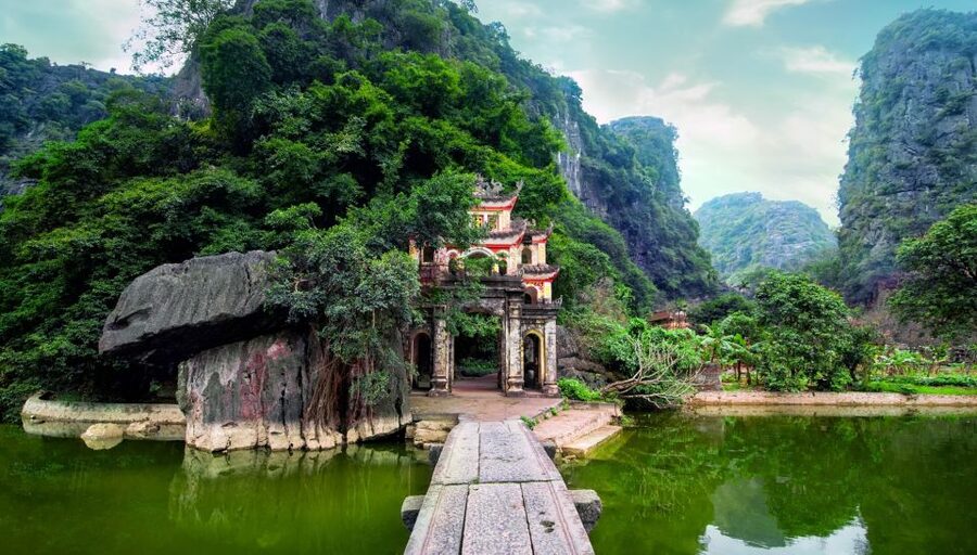 From Hanoi: 2-Day Ninh Binh Tour with Accommodation & Meals - Van Lam market before breakfast