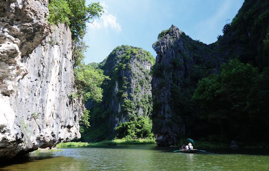 From Hanoi: 2-Day Ninh Binh Tour with Accommodation & Meals - Bich Dong Pagoda and the story of Buddhism