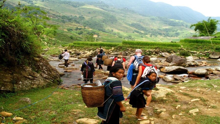 From Hanoi: 2-Day Overnight Sapa Tour by Limousine - Guides, local contact, and the limits of an arranged visit