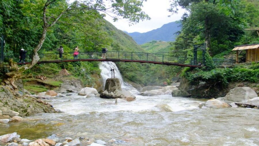 From Hanoi: 2-Day Overnight Sapa Tour by Limousine - What to pack for Sapa’s changing weather