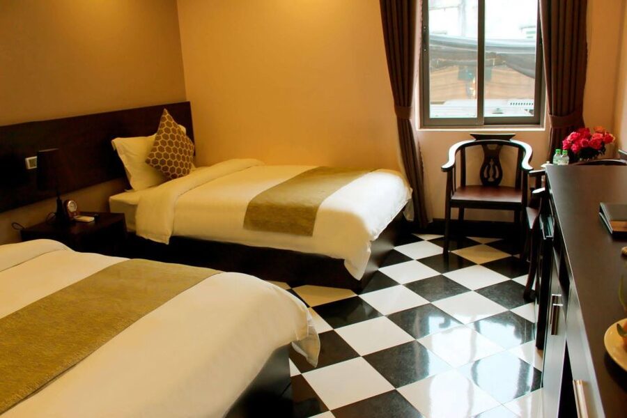 From Hanoi: 2-Day Sapa-Fansipan Peak & Trek & Ha Giang Bus - Getting from Hanoi to Sapa by limousine bus