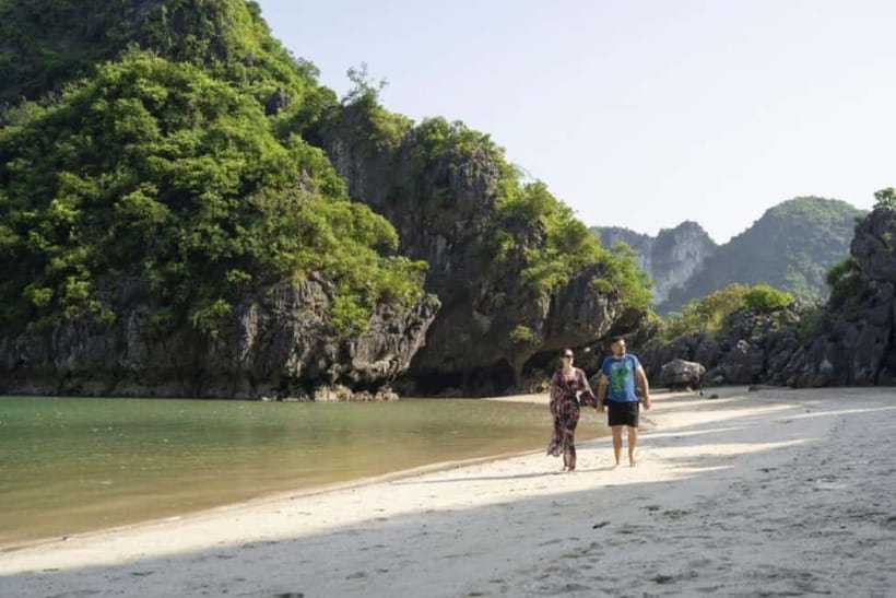 From Hanoi : 4-day Ninh Binh-Halong Bay Cruise with Balcony - Day 4: Sung Sot Cave and the return to Hanoi