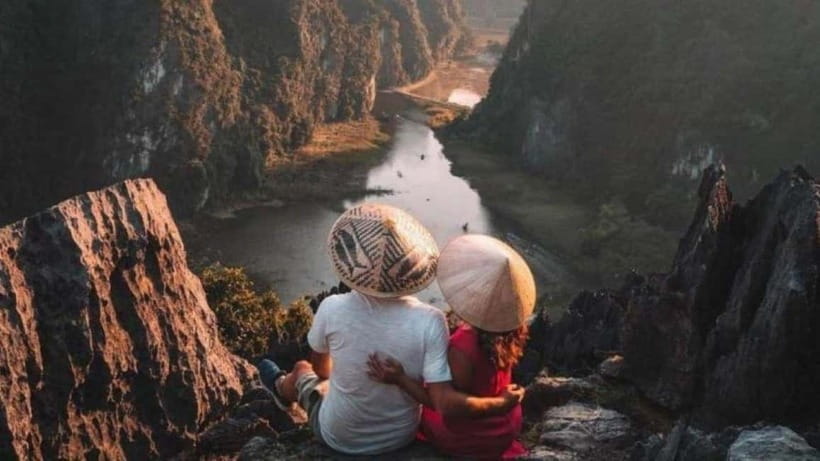 From Hanoi : 4-day Ninh Binh-Halong Bay Cruise with Balcony - Day 1: Hoa Lu temples, village roads, and Trang An by boat