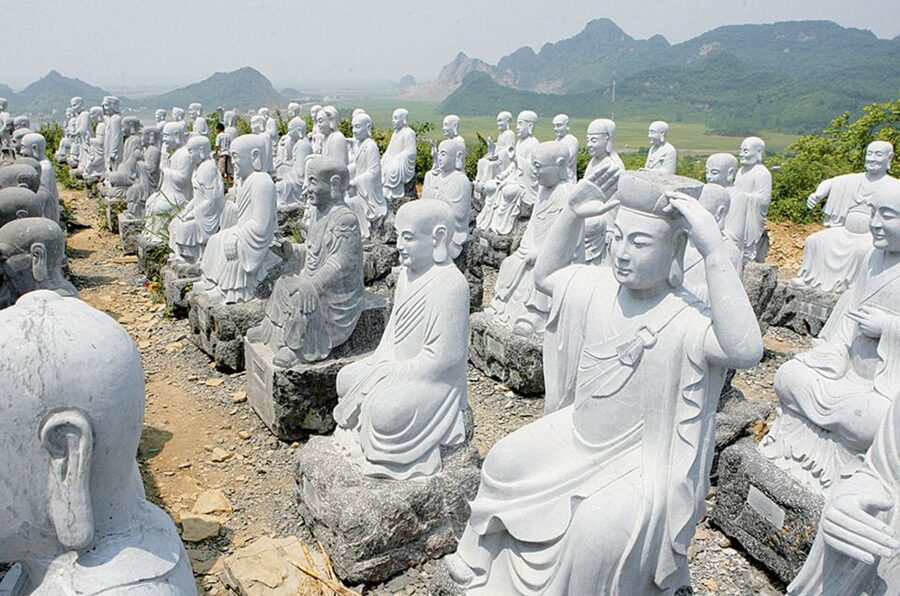 From Hanoi: Bai Dinh, Trang An, and Mua Cave Full-Day Tour - Vietnamese lunch in the middle of the day