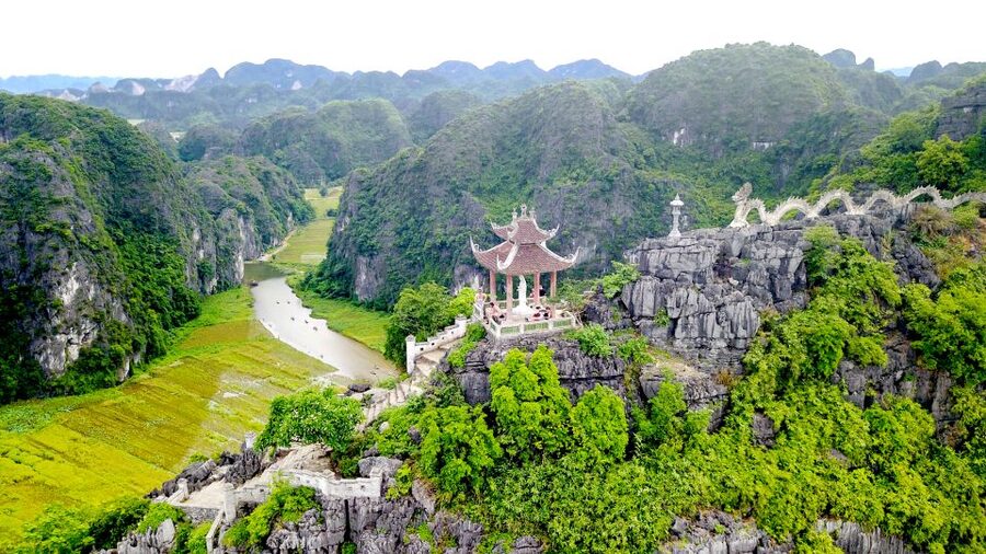 From Hanoi: Bai Dinh, Trang An, and Mua Cave Full-Day Tour - Guides, group size, and the feel of the day