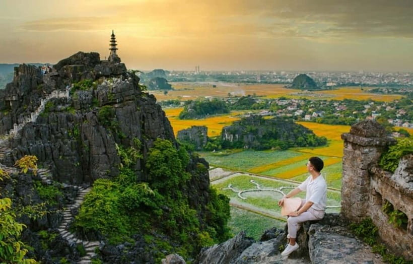 From Hanoi: Bai Dinh,Trang An and Mua Cave Trip - Climbing Mua Cave for the view
