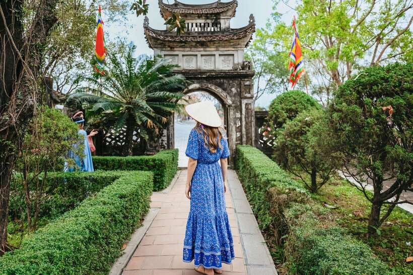 From Hanoi: Full-Day Ninh Binh Highlights Small Group Tour - Climbing the 500 steps at Mua Cave