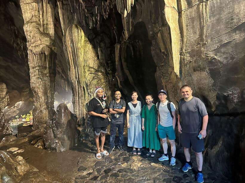 From Hanoi: Full-Day Perfume Pagoda Group Tour with Lunch - Guides, group size, and the human side of the day