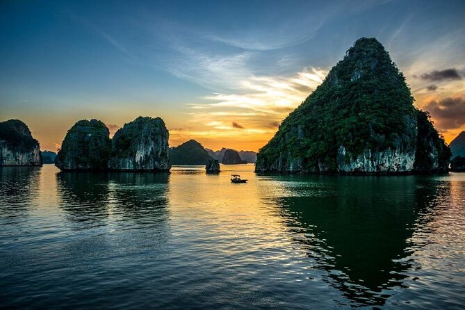 From Hanoi: Ha Long Bay Day tour 4-Star with Kayaking - Amazing Cave brings you inside the karsts