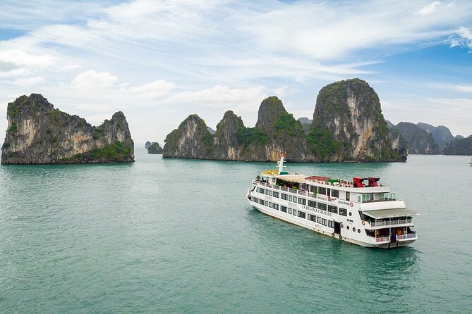 From Hanoi: Ha Long Bay Day tour 4-Star with Kayaking - The pearl farm adds context before the cruise