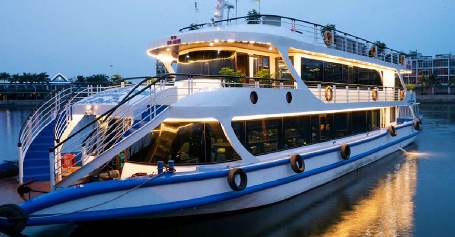 From Hanoi: Ha Long Bay Luxury Cruise Day Tour with Jacuzzi - A Vietnamese buffet with room for non-seafood eaters