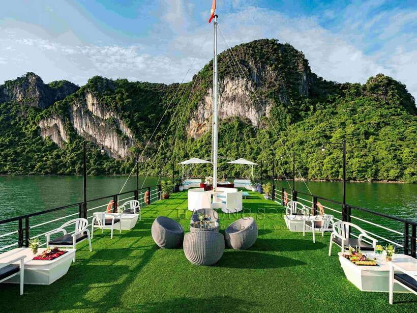 From Hanoi: Ha Long Bay Luxury Cruise with Big & Small Group - Titov Island for Swimming and the Bay View