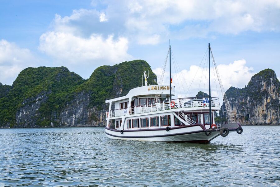 From Hanoi: Ha Long Bay Save-Cost Tours - Big & Small Groups - Sung Sot Cave, Ha Long Bay’s big cave visit