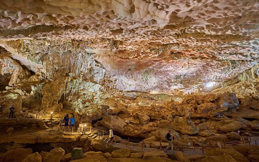 From Hanoi: Halong Bay Day Trip with Lunch and Transfers - Sung Sot Cave, Halong Bay’s big showpiece