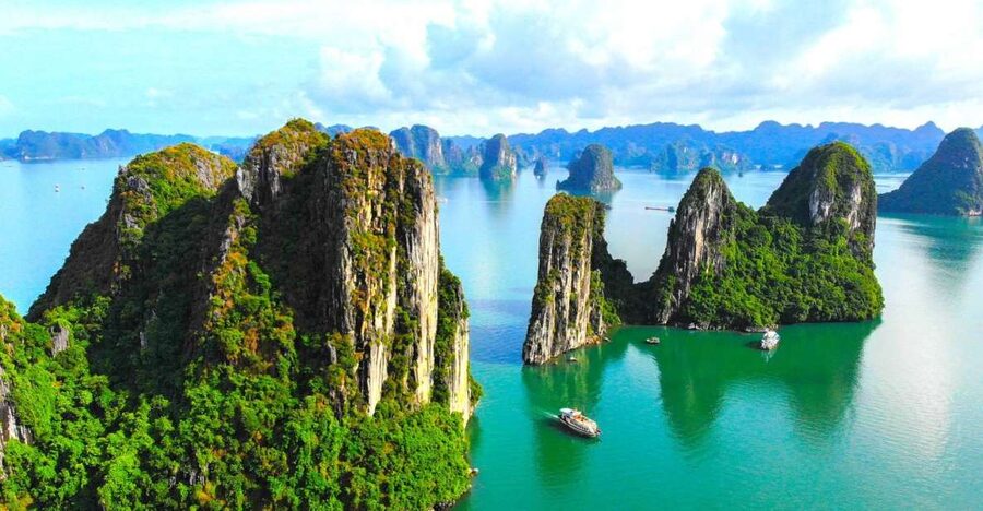 From Hanoi: Halong Bay Day Trip with Lunch and Transfers - Leaving Hanoi between 8:00 and 8:45 a.m.