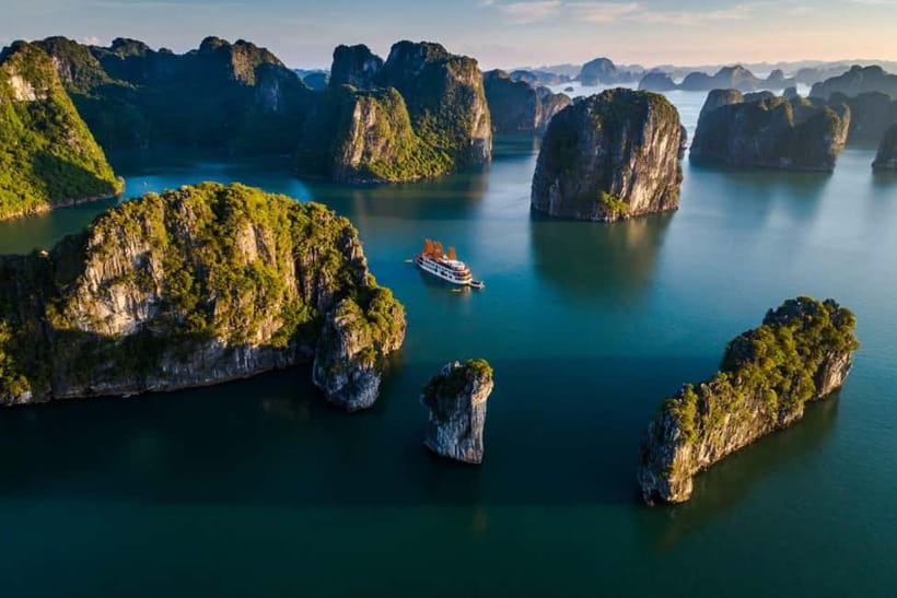 From Hanoi: Halong bay Luxury tour on 5 star cruise - Lunch among Fighting Chicken and Incense Burner Islets