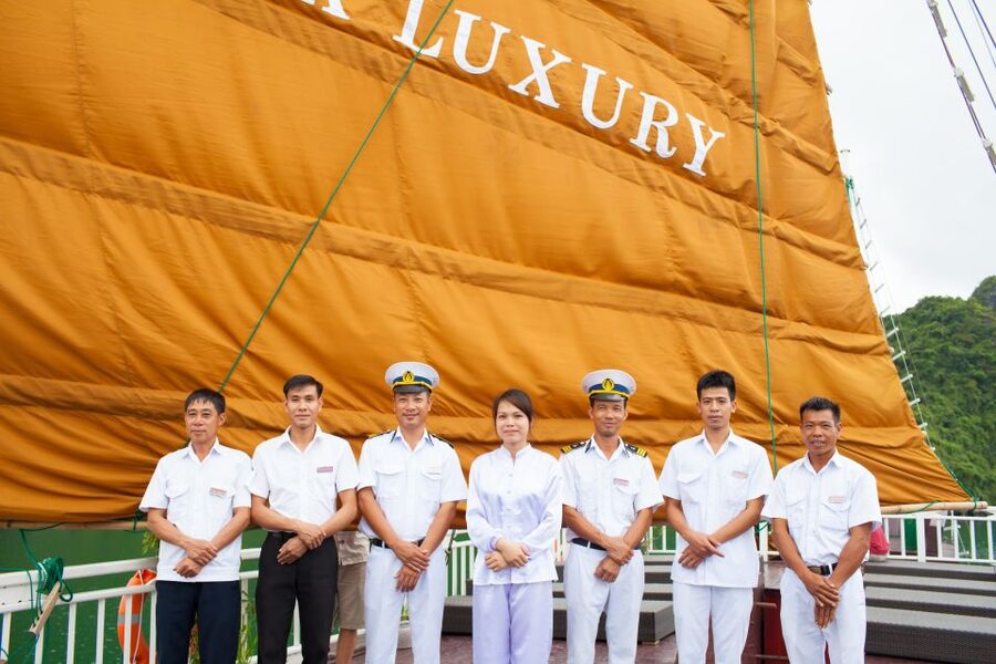 From Hanoi: Halong Explorer 3-Day Deluxe Cruise - Day two: Ba Trai Dao Beach and Lan Ha Bay by small boat