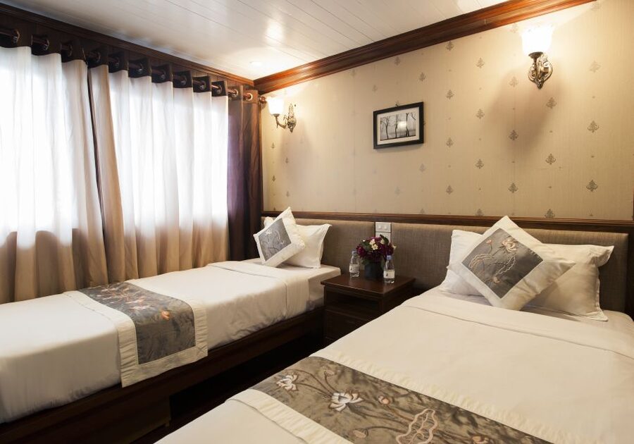From Hanoi: Halong Explorer 3-Day Deluxe Cruise - The three-hour road from Hanoi to Tuan Chau