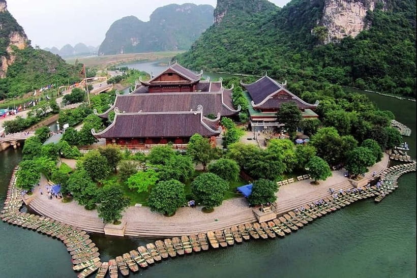 From Hanoi: Hoa Lu/Bai Dinh-Tam Coc/Trang An-Mua Cave Tours - Mua Cave and the Ngoa Long Mountain climb