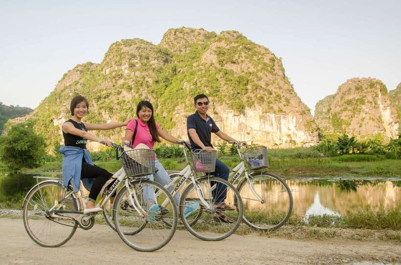 From Hanoi: Hoa Lu/Bai Dinh-Tam Coc/Trang An-Mua Cave Tours - Hoa Lu or Bai Dinh: two very different first stops