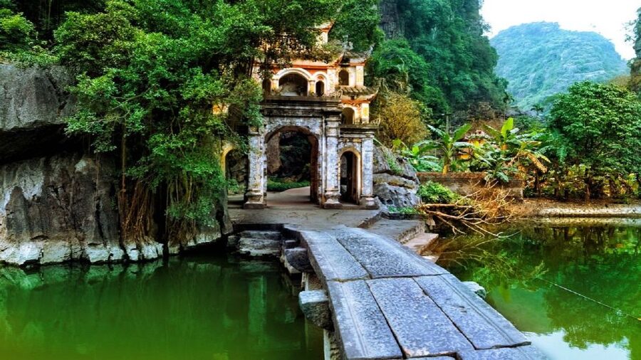 From Hanoi: Hoa Lu, Hang Mua Hike, Tam Coc Boat, and Lunch - Hoa Lu and the first Vietnamese royal capital