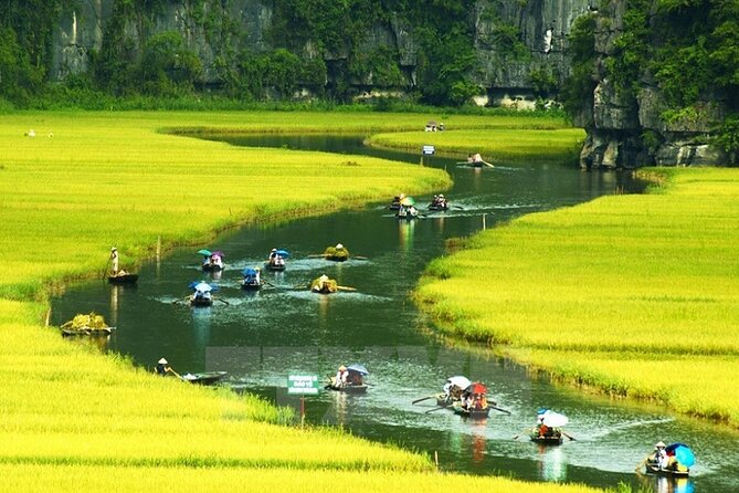 From Hanoi: Hoa Lu, Tam Coc, and Mua Cave Scenic Day Trip - The climb to Mua Cave and Ngoa Long Mountain