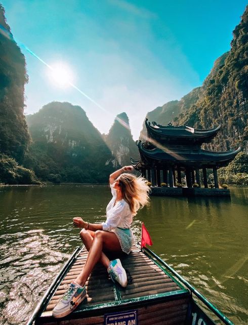 From Hanoi: Hoa Lu-Trang An-Mua Cave Luxury Trip w/Limousine - Climbing 500 steps at Mua Cave