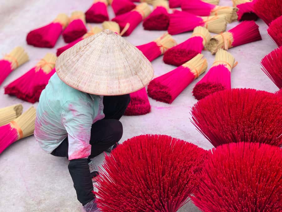 From Hanoi: Incense Village, Conical Hat and HaThai Art Tour - What the guides add to the experience