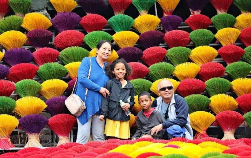 From Hanoi: Incense Village & Train Street Small Group Tour - Booking details worth keeping in mind
