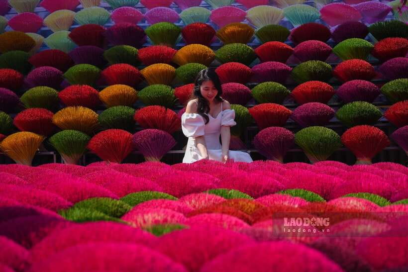 From Hanoi: Incense Village & Train Street Small Group Tour - Why Quang Phu Cau makes a good half-day trip
