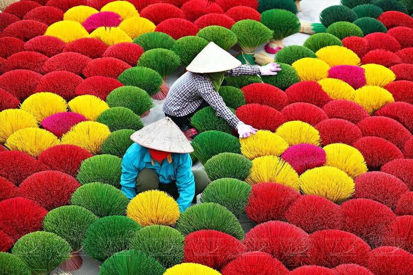From Hanoi: Incense Village & Train Street Small Group Tour - The road from Hanoi and what the timing means