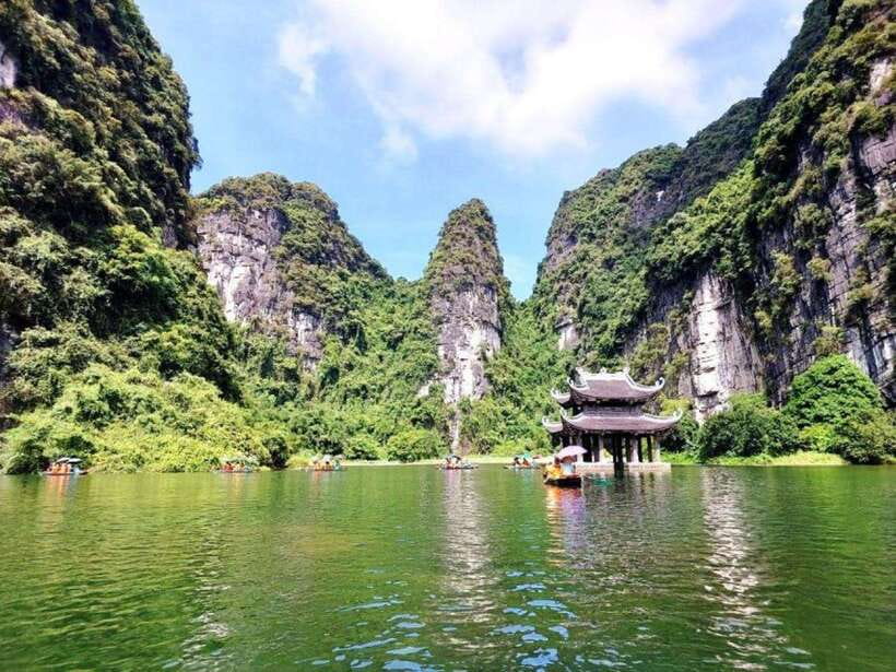 From Hanoi: Ninh Binh, Bai Dinh, Trang An and Mua Cave Trip - Climbing Mua Cave for the Tam Coc view