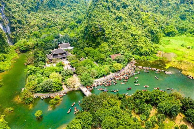 From Hanoi: Ninh Binh Boat Ride, Mua Cave Hike, Temple Visit - Climbing Mua Cave for the Tam Coc panorama