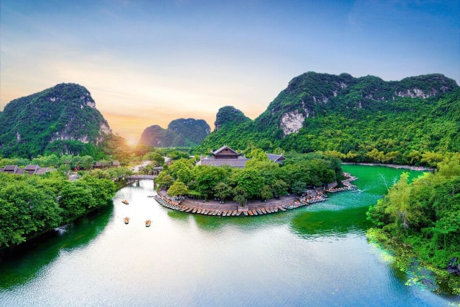 From Hanoi: Ninh Binh, Hoa Lu, Tam Coc, & Mua Cave Day-Trip - Who should book this tour